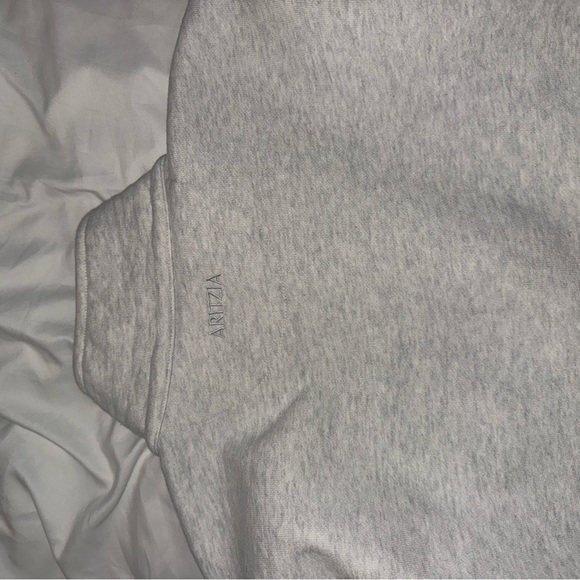 Aritzia Sweatfleece Boyfriend 1/2 Zip - Picture 5 of 6